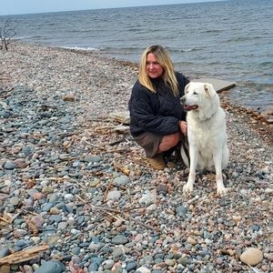 Meet your Posher and her Great Pyrenees "Snow" LeSainteMichelle ⚜️